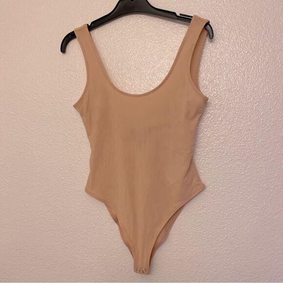 Forever 21 scoop neck Unlined tan beige stretch mesh thong bodysuit NWOT small - Picture 1 of 10